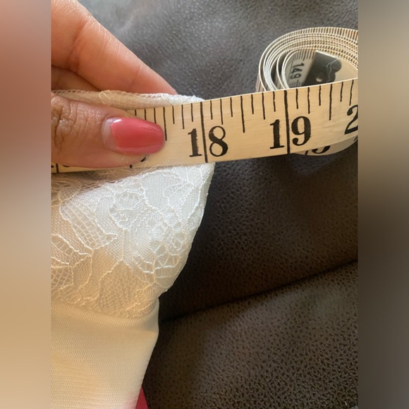 Floral mini dress with lace detail - Picture 6 of 8